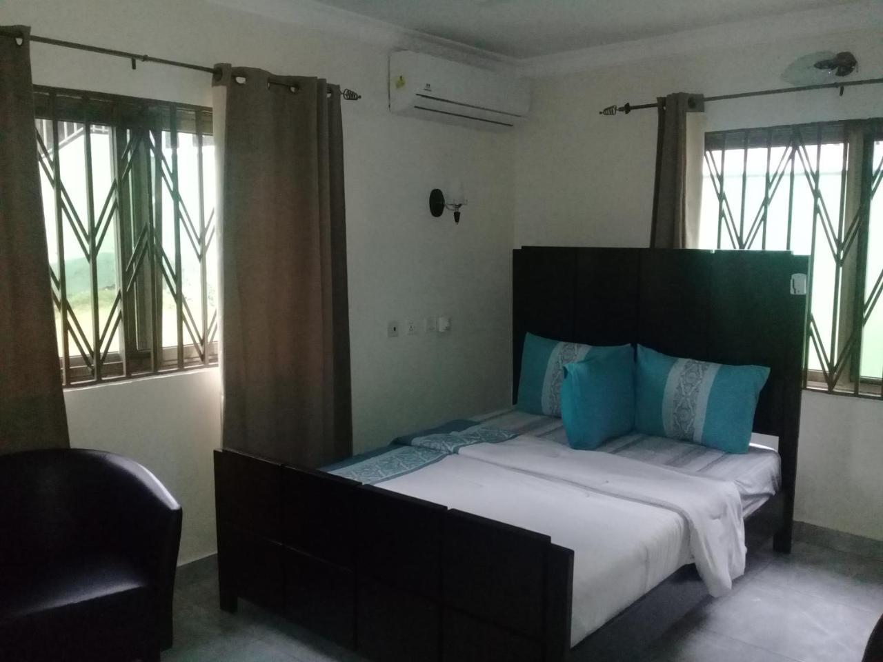 3A'S Guest House Akosombo 외부 사진